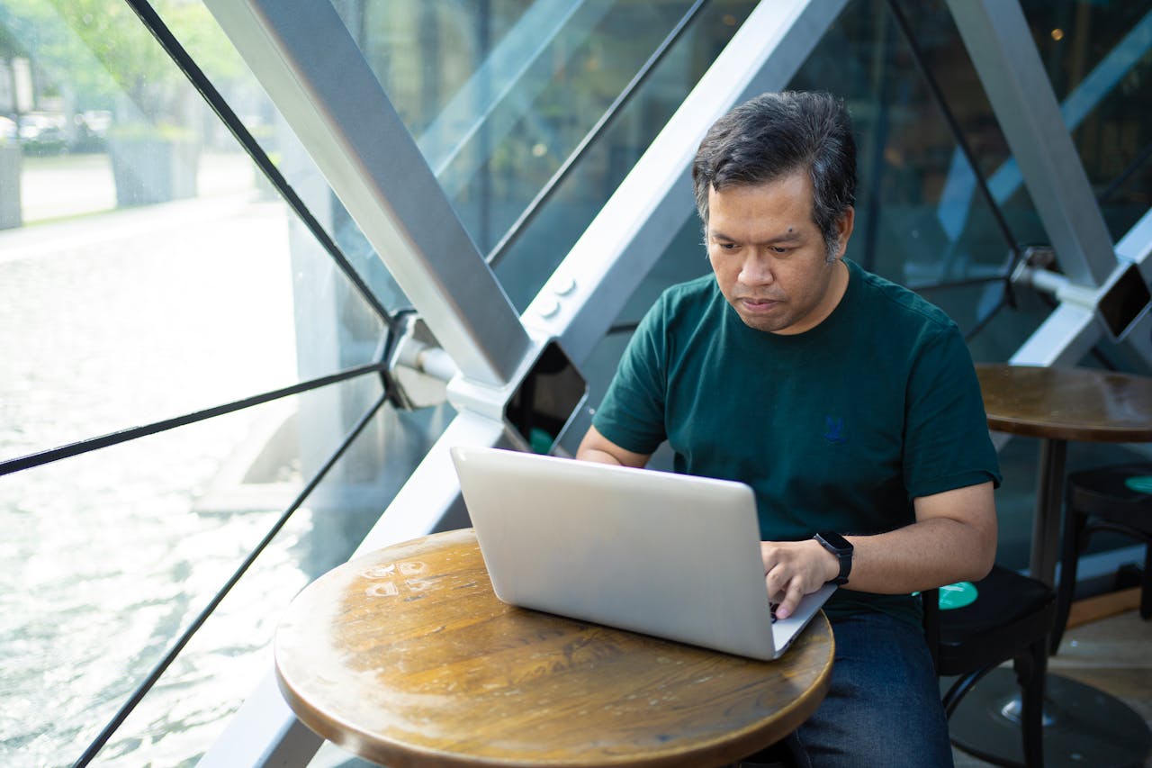 Freelancer working from a Bangkok café